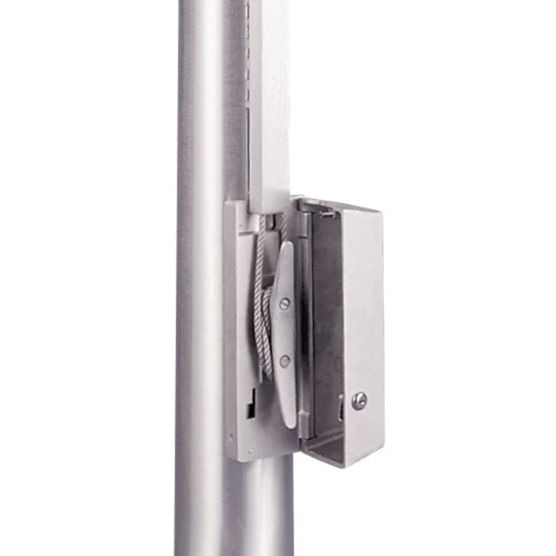 External halyard flagpole hardware